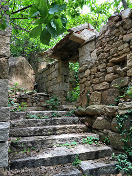 山东青岛崂山废弃的马鞍子村