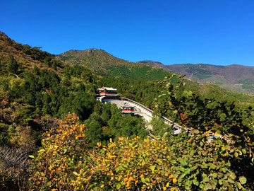 秋季的北京香山寺圆灵应现殿