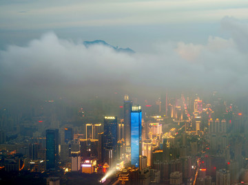 云雾中的深圳夜景