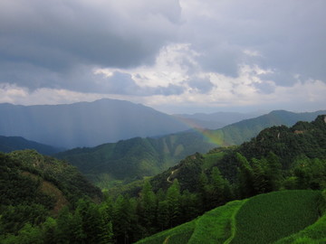 彩虹梯田