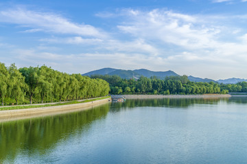 青州南阳湖蓝天白云风景