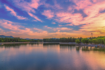 晚霞湖景