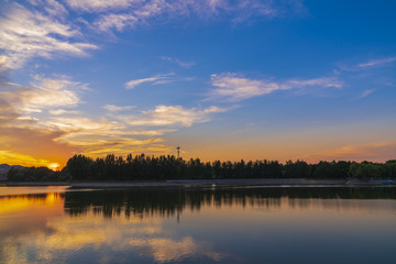 晚霞湖景