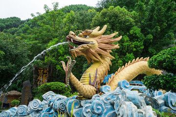 中国神龙雕塑喷泉