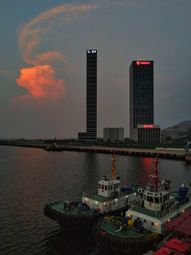 大连港码头火烧云