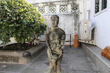 曼谷卧佛寺母子雕像