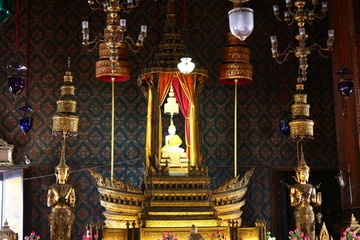 曼谷寺庙主殿佛像
