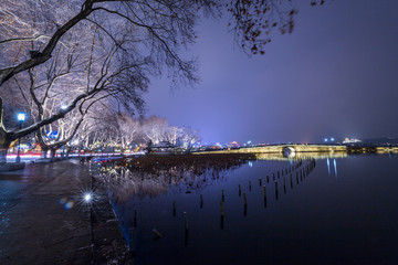 杭州西湖雪后夜景