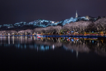 杭州西湖雪后夜景