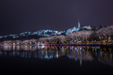 杭州西湖雪后夜景