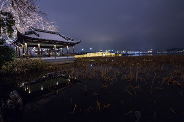 杭州西湖雪后夜景