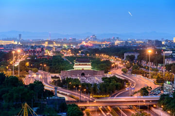 北京中軸線永定門和諧號夜景
