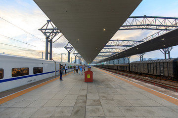 广西贺州火车站高铁站站台