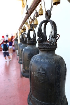 曼谷金山寺吊钟