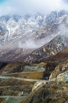 蜿蜒的西藏公路