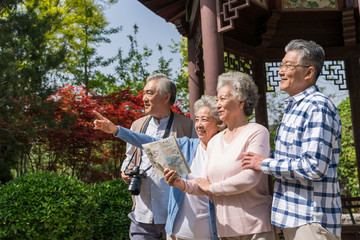 老年夫妻旅游