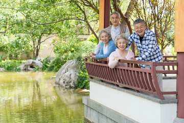 老年夫妻旅游