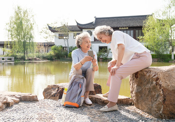 老年闺蜜旅游