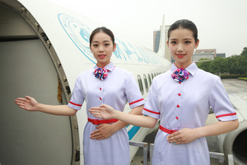 年輕美女空姐圖片