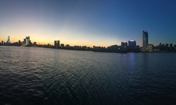 河边夜景全景