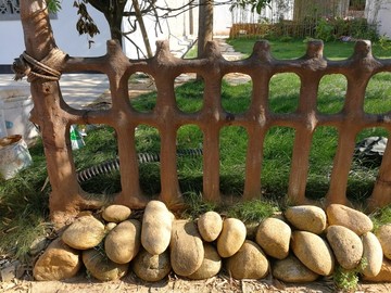 鹅卵石和围栏