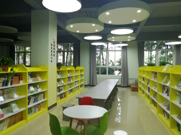学校图书馆学生阅览室