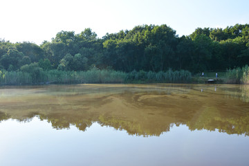 霞光湖色