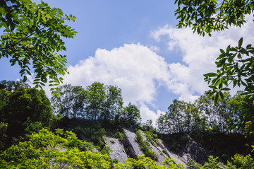 夏日山岭风光