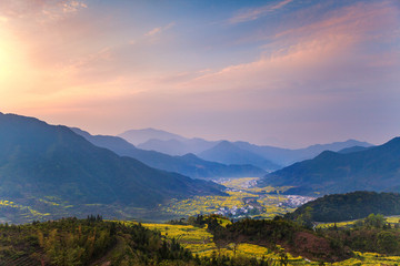 江岭日出