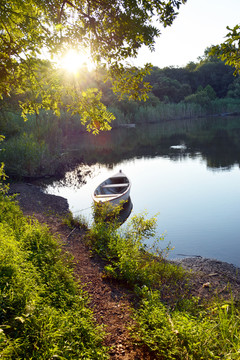 夕阳与木舟