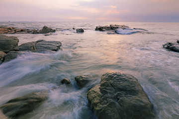 日出海浪