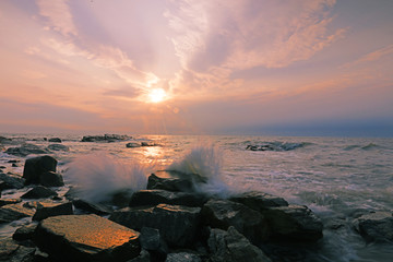 日出海浪