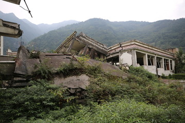 四川汶川特大地震漩口中学遗址