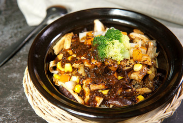 素食黑椒砂锅饭