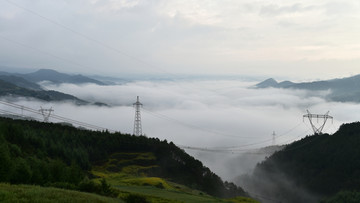 高山云海水墨画