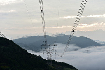 高山云海水墨画