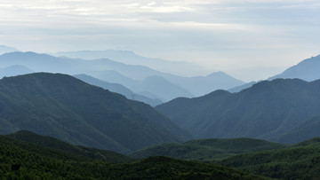 远山水墨画