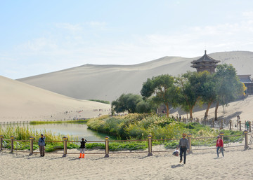 鸣沙山月牙泉