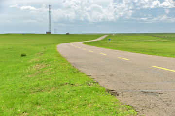 草原上的公路