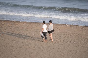 海滩情侣