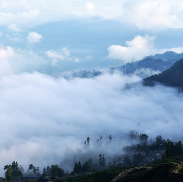 乡村雾景