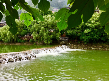 苗寨石头坝