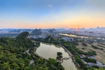 俯瞰桂林穿山景区日落