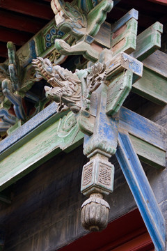 三原城隍庙大殿垂柱木雕