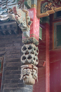三原城隍庙寝宫宫门垂柱木雕