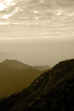 远山高山山脉