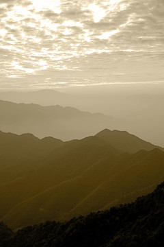 远山高山山脉