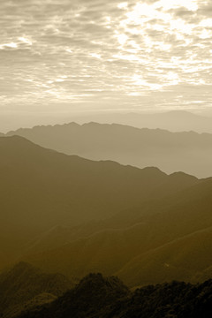 远山高山山脉