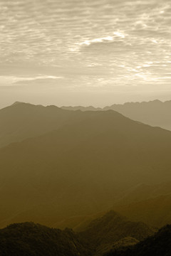 远山高山山脉