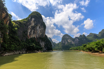 桂林阳朔漓江风光青山绿水